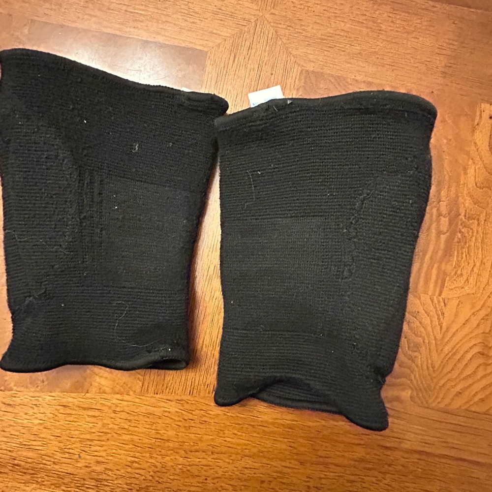 Mizuno Black Volleyball Knee Pads - Picture 5 of 10